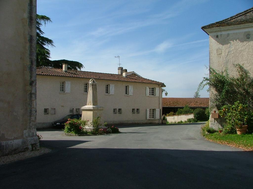 Le Petit Lavoir Saint-Paul-Lizonne Exterior photo